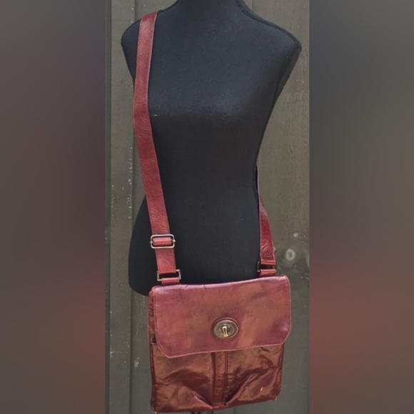 Danier Red Wine Leather Bag with Large pockets - Picture 7 of 7